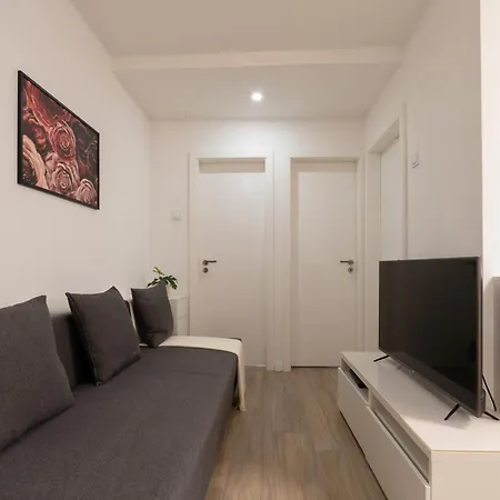 Host Wise - Cozy & Practical Flat شقة